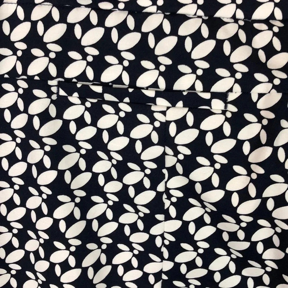 NEW ADRIANNA PAPELL Women’s 12 Print Slim Leg Ankle Slightly Stretchy Pant - Picture 7 of 10
